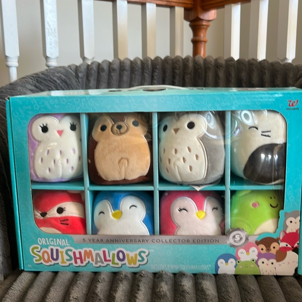 - 5 year anniversary collectors edition squishmallow set